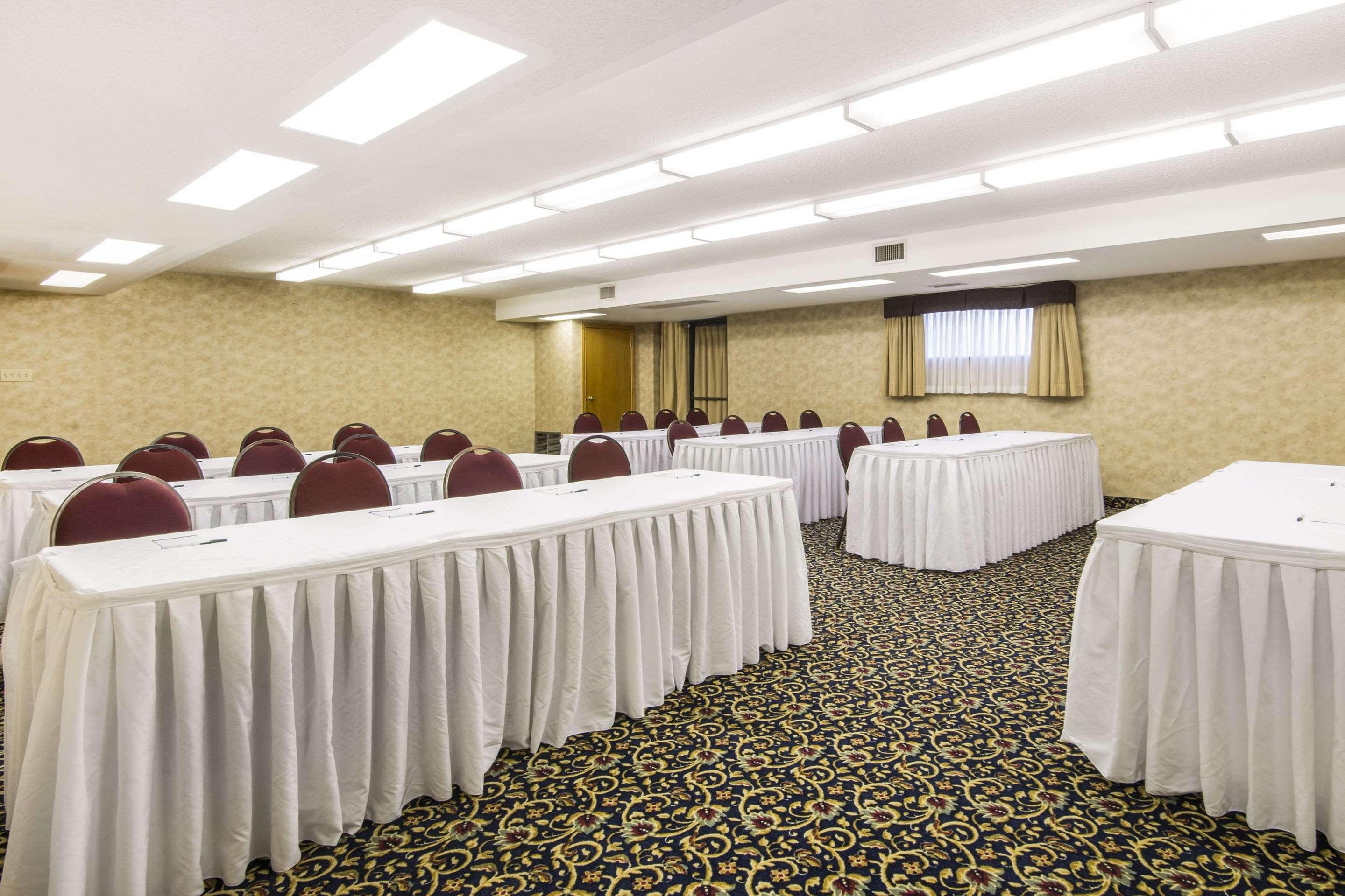 Quality Inn & Conference Centre Midland Ngoại thất bức ảnh